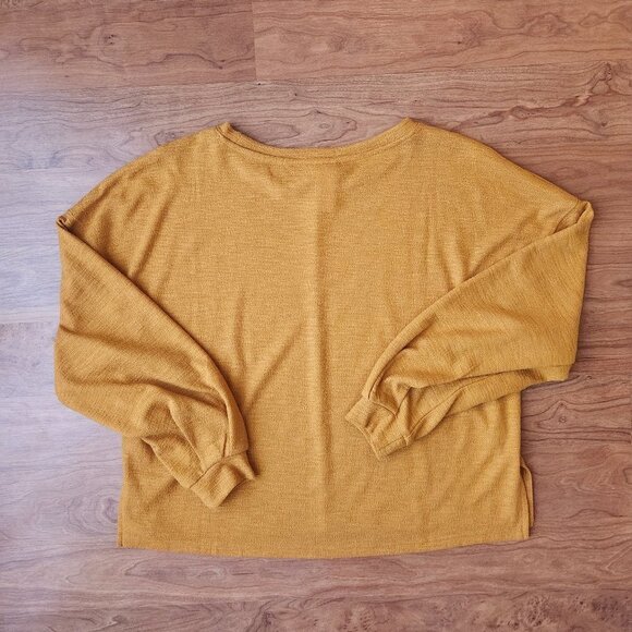 H&M GOLD LIGHTWEIGHT TOP - LONG SLEEVE - EUC - Picture 8 of 8